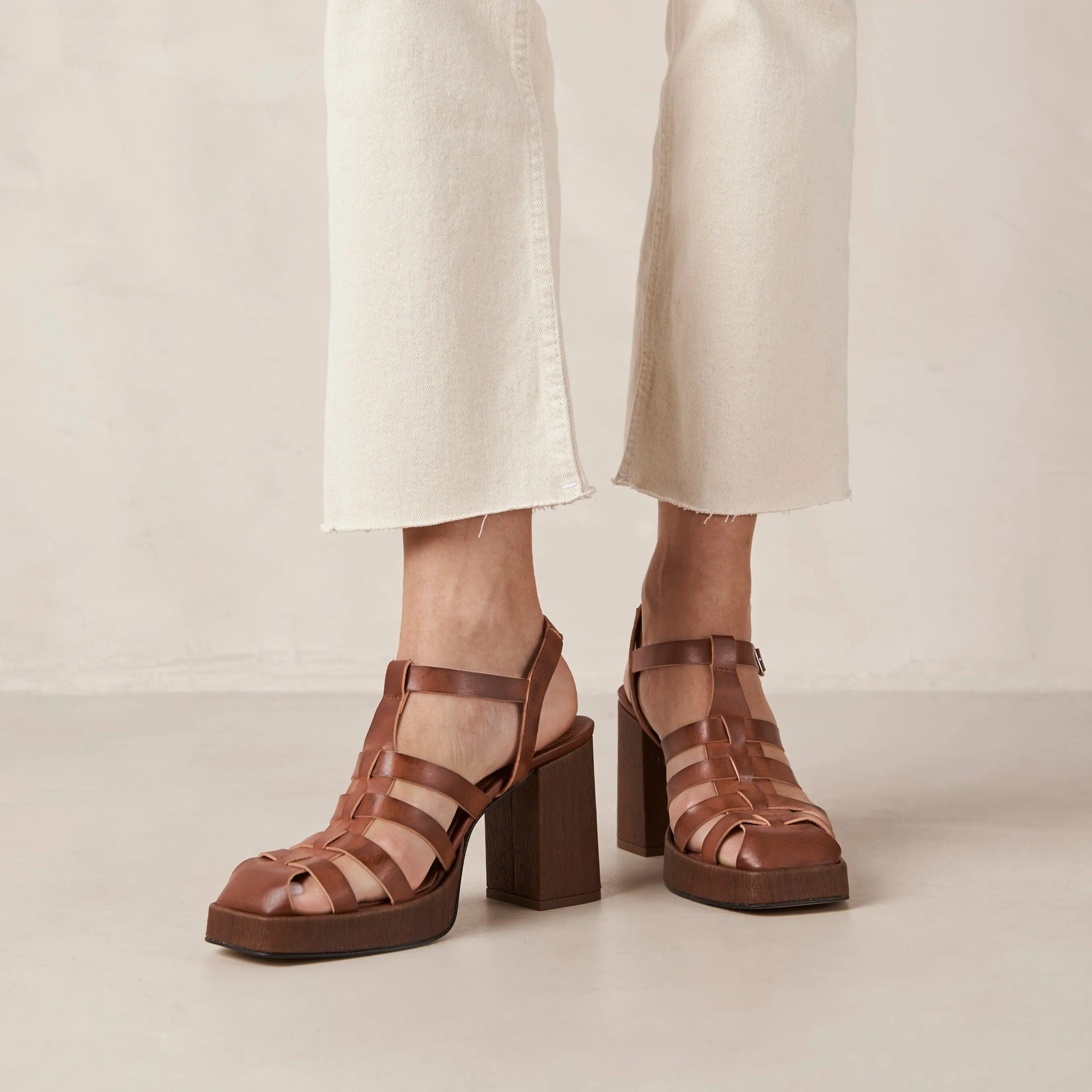 Rollers Caramel Sandals